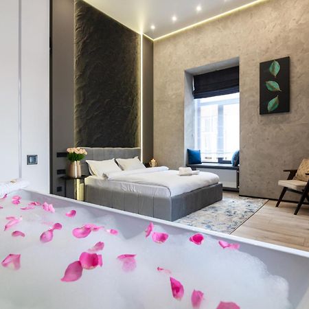 Royal Romantic Apartment With Bathtub Lviv Dış mekan fotoğraf