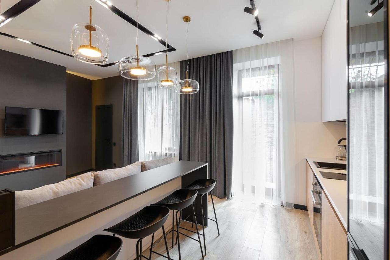 Royal Romantic Apartment With Bathtub Lviv Dış mekan fotoğraf