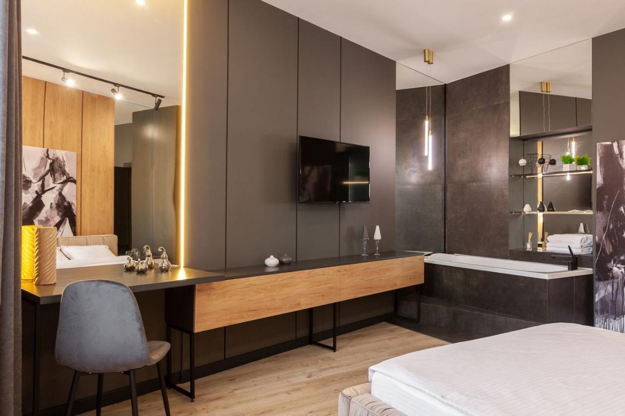 Royal Romantic Apartment With Bathtub Lviv Dış mekan fotoğraf