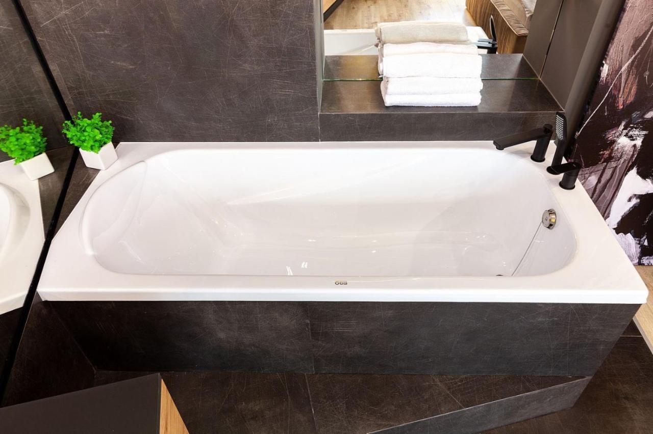 Royal Romantic Apartment With Bathtub Lviv Dış mekan fotoğraf
